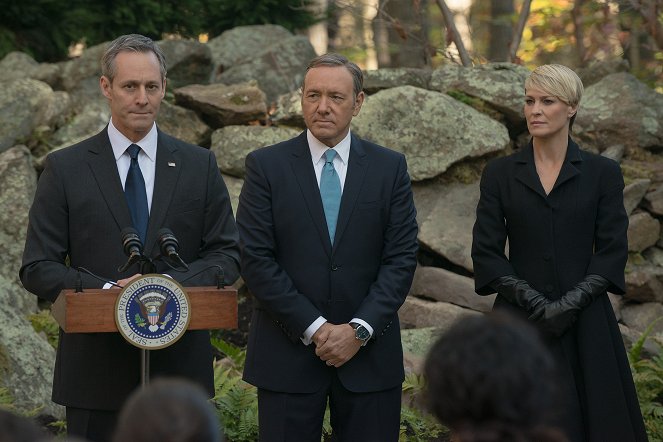 House of Cards - Season 2 - Chapter 26 - Photos - Michel Gill, Kevin Spacey, Robin Wright