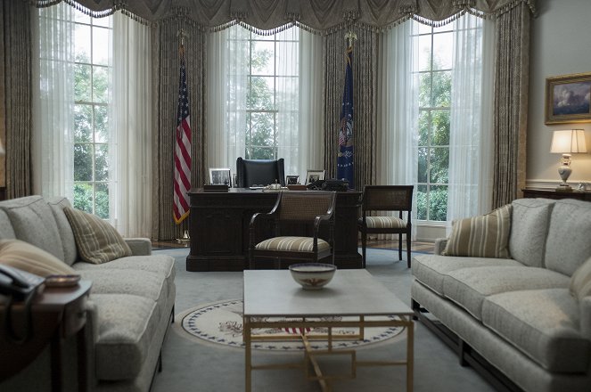 House of Cards - Chapter 27 - Photos