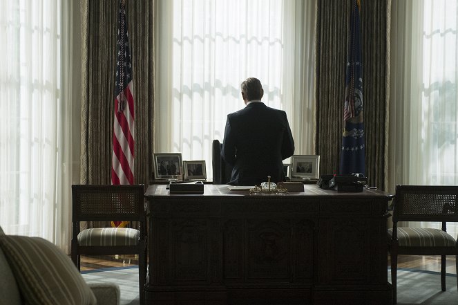 House of Cards - Chapter 30 - Photos