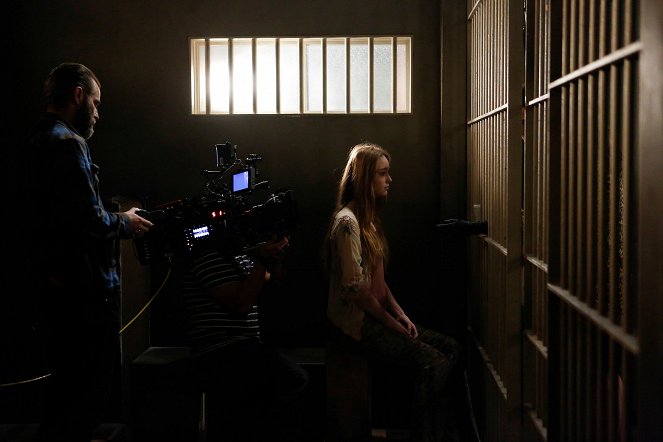 Aquarius - Old Ego Is a Too Much Thing - Tournage - Emma Dumont