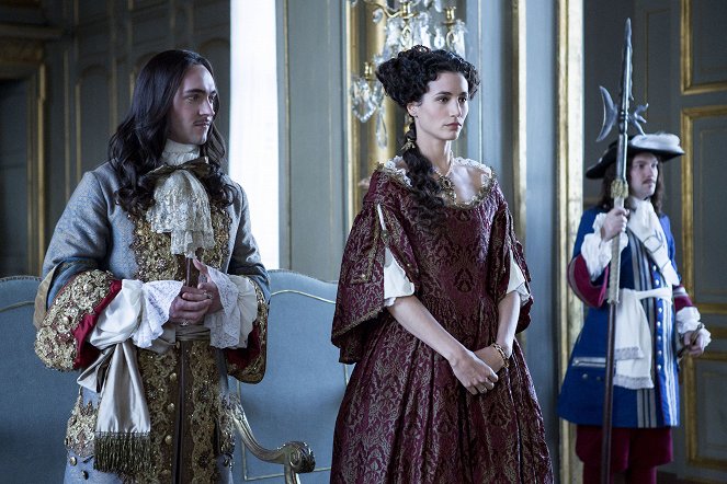 Versailles - Il est temps que la noblesse réplique - Van film - George Blagden, Elisa Lasowski