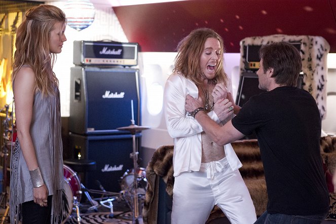 Californication - Season 6 - In the Clouds - Photos - Maggie Grace, Tim Minchin, David Duchovny