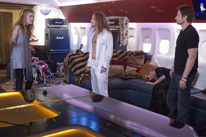 Californication - Season 6 - In the Clouds - Photos - Maggie Grace, Tim Minchin, David Duchovny