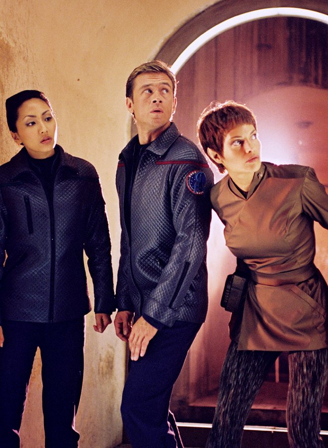 Star Trek: Enterprise - Season 1 - Broken Bow - Photos - Linda Park, Connor Trinneer, Jolene Blalock