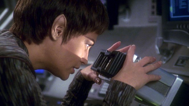 Star Trek: Enterprise - Season 1 - Broken Bow - Photos - Jolene Blalock