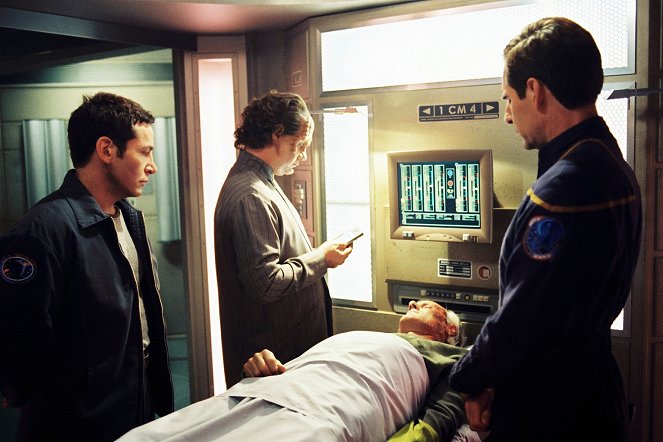 Star Trek: Enterprise - Season 1 - Fortunate Son - Photos - Lawrence Monoson, John Billingsley, Charles Lucia, Scott Bakula