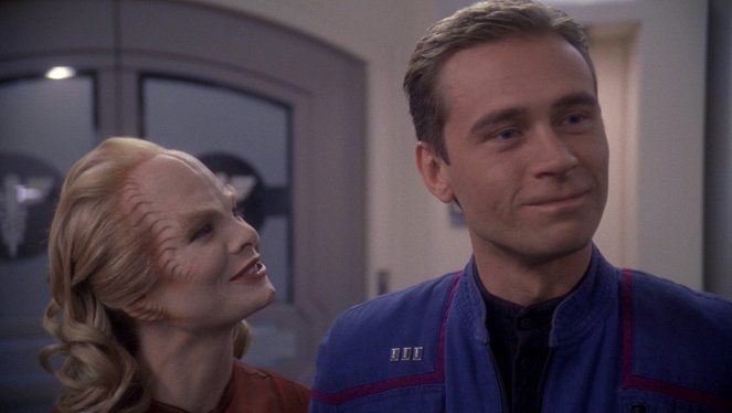 Star Trek: Enterprise - Stigma - Photos - Melinda Page Hamilton, Connor Trinneer