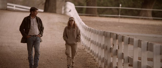 Girl on the Edge - Van film - Peter Coyote, Taylor Spreitler