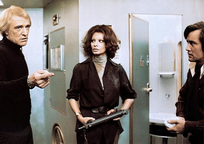 A Kasszandra-átjáró - Filmfotók - Richard Harris, Sophia Loren, Martin Sheen
