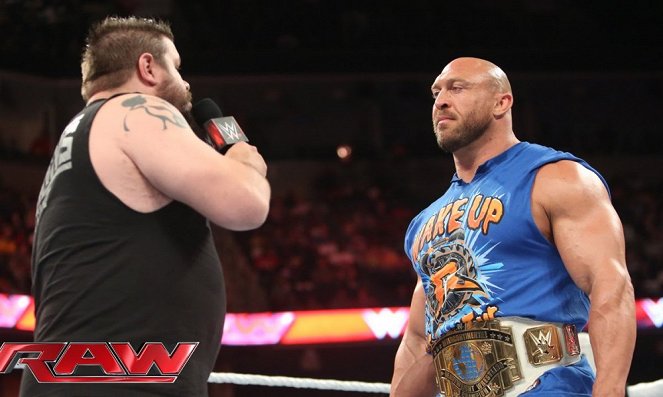 WWE Monday Night RAW - Fotosky - Kevin Steen, Ryan Reeves