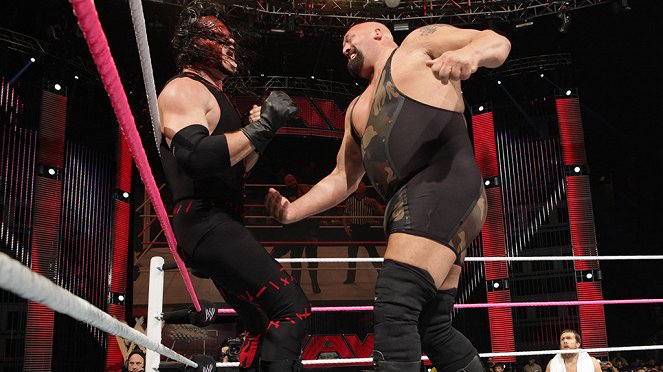 Wrestling: WWE Raw - Photos - Glenn Jacobs, Paul Wight