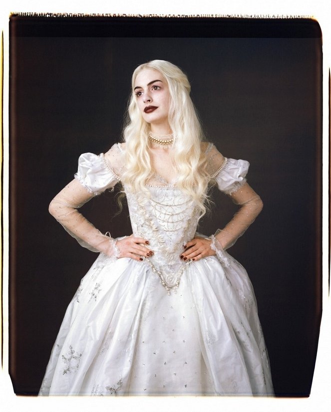 Alice Csodaországban - Promóció fotók - Anne Hathaway