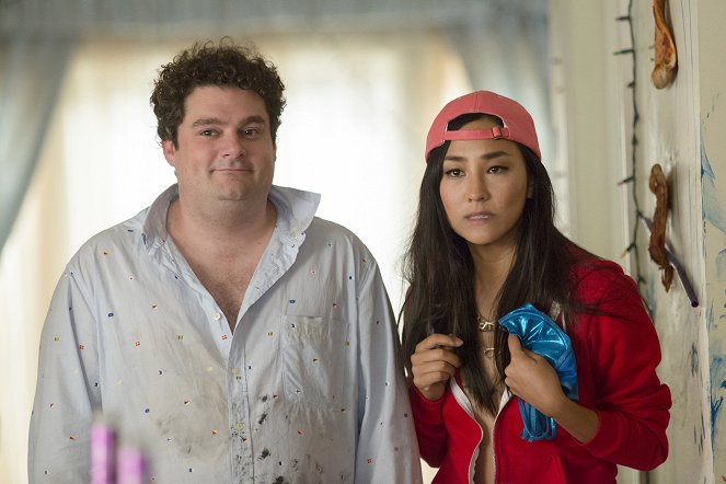 Lánytesók - Filmfotók - Bobby Moynihan, Greta Lee