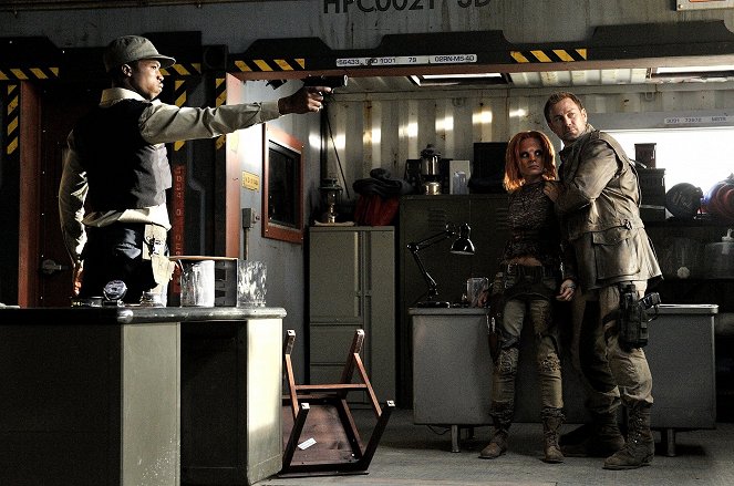 Defiance - I Just Wasn't Made for These Times - Photos - Stephanie Leonidas, Grant Bowler