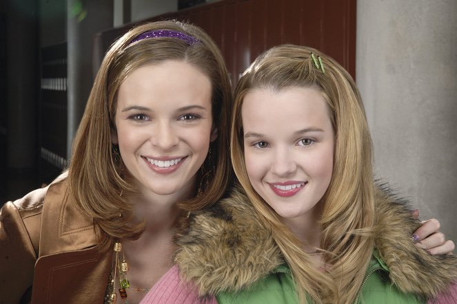Read It and Weep - Promoción - Danielle Panabaker, Kay Panabaker
