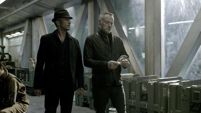 The Expanse - Remember the Cant - Photos - Thomas Jane, Jared Harris