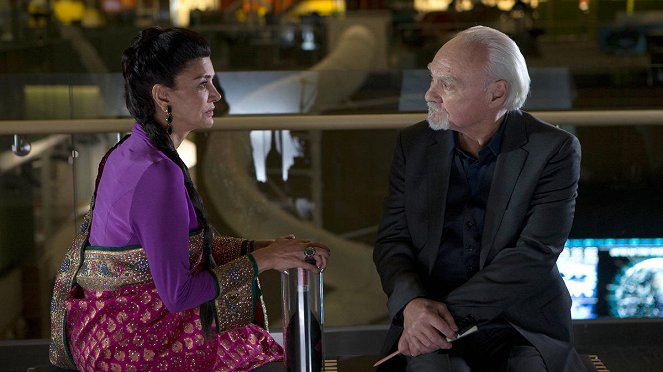 The Expanse - Remember the Cant - Photos - Shohreh Aghdashloo, Kenneth Welsh
