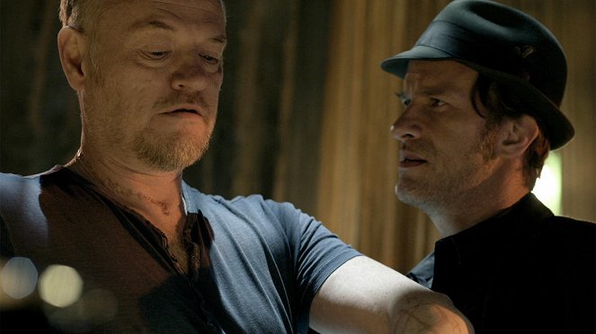 Expanze - Série 1 - Větrné mlýny - Z filmu - Jared Harris, Thomas Jane