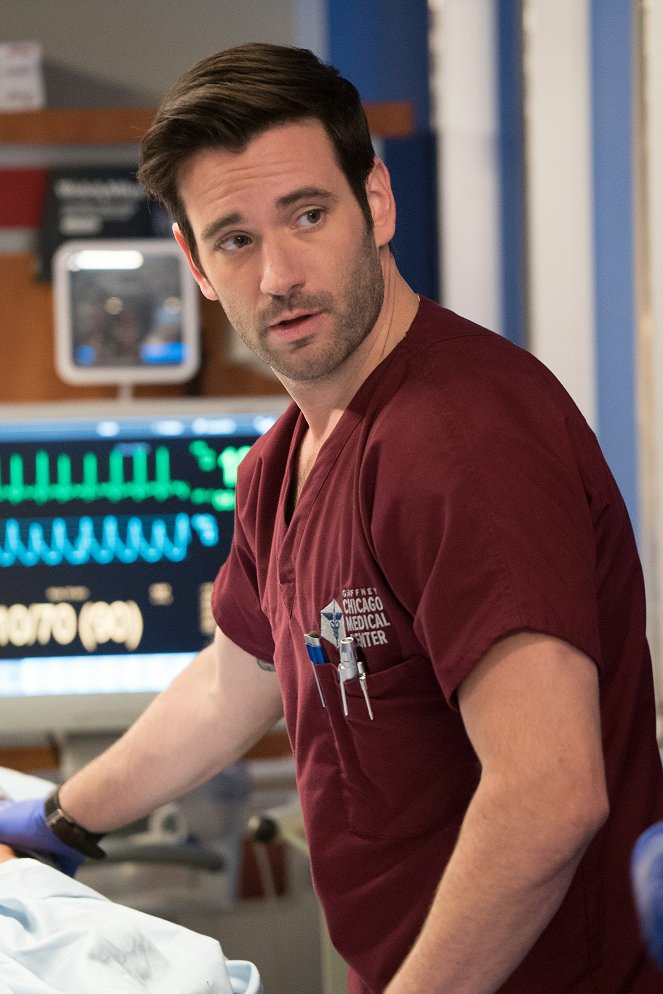 Chicago Med - Season 1 - Bound - Photos - Colin Donnell