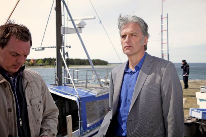 Der Kommissar und das Meer - Niemand hat Schuld - Filmfotos - Andy Gätjen, Walter Sittler