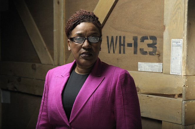 Warehouse 13 - Season 2 - Time Will Tell - Film - CCH Pounder