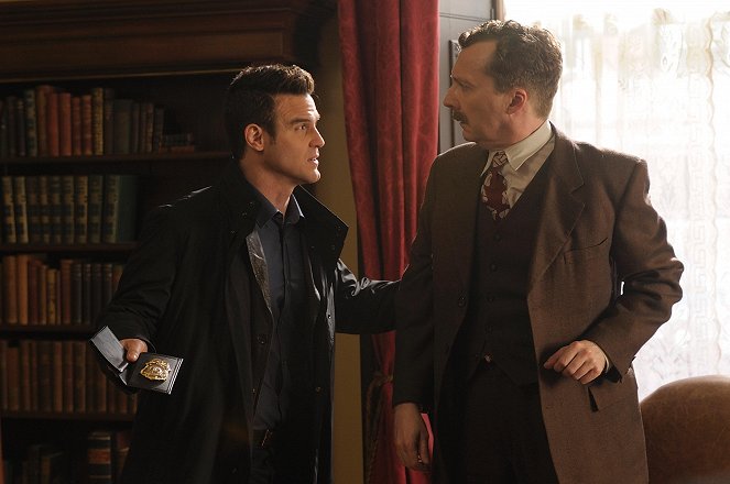 Warehouse 13 - Season 2 - Time Will Tell - Photos - Eddie McClintock, Ivan Sherry