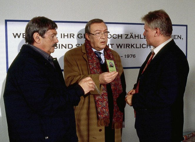 Polizeiruf 110 - Heimkehr in den Tod - Filmfotos - Wolfgang Winkler, Jaecki Schwarz, Arved Birnbaum