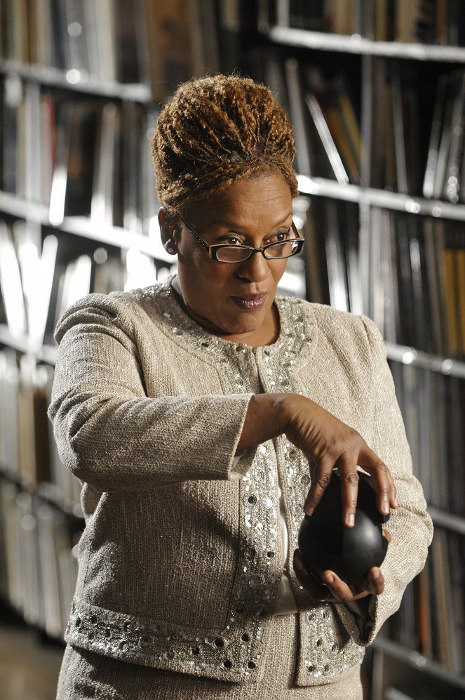Warehouse 13 - The New Guy - Photos - CCH Pounder