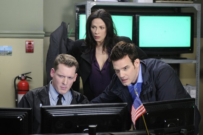 Warehouse 13 - Season 3 - Past Imperfect - Photos - Jason Deline, Joanne Kelly, Eddie McClintock