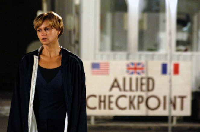 Die Frau vom Checkpoint Charlie - Van film - Veronica Ferres