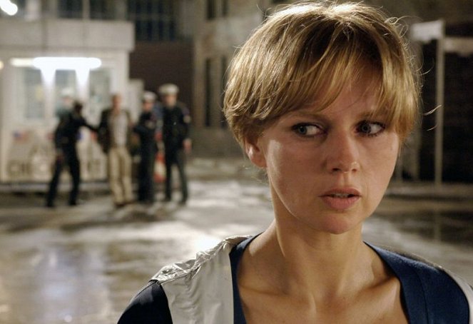 Die Frau vom Checkpoint Charlie - Do filme - Veronica Ferres
