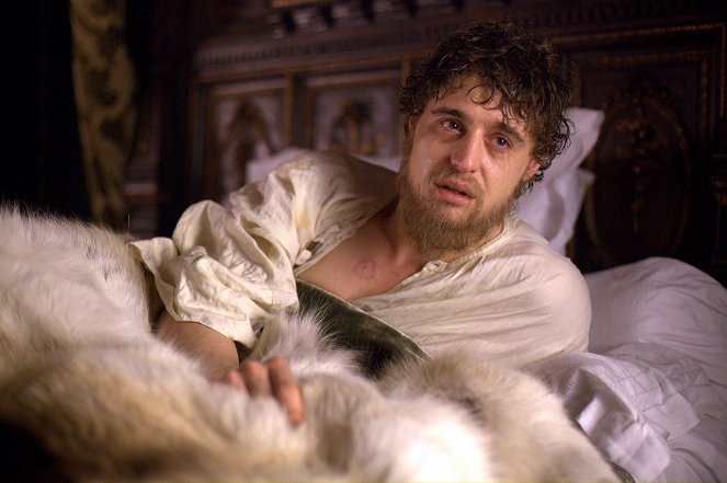 The White Queen - The King Is Dead - Photos - Max Irons
