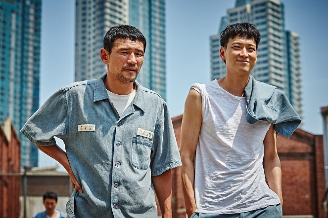 Geomsawejeon - Filmfotók - Jeong-min Hwang, Dong-won Gang