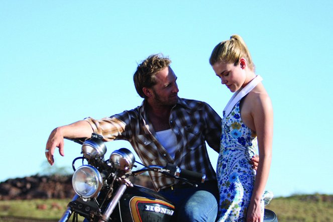 Vörös kutya - Filmfotók - Josh Lucas, Rachael Taylor