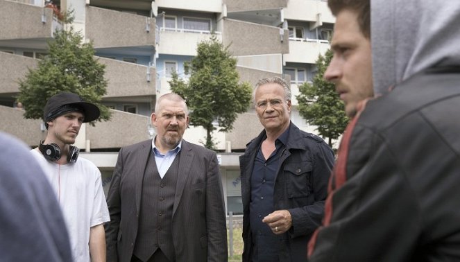 Tatort - Season 47 - Kartenhaus - Filmfotos - Alexandru Cirneala, Dietmar Bär, Klaus J. Behrendt