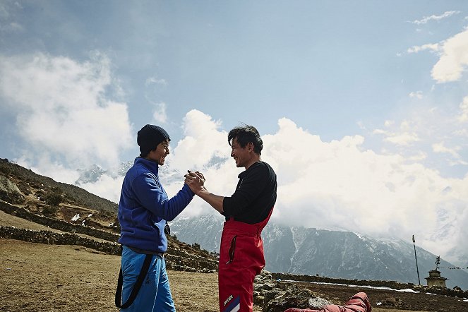 The Himalayas - Photos - Woo Jung, Jeong-min Hwang