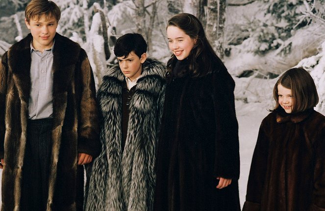 De Kronieken van Narnia: De leeuw, de heks en de kleerkast - Van film - William Moseley, Skandar Keynes, Anna Popplewell, Georgie Henley