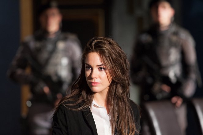 Dominion - Season 2 - Heirs of Salvation - Photos - Roxanne McKee