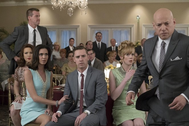 The Astronaut Wives Club - In the Blind - Photos - Kenneth Mitchell, Erin Cummings, Odette Annable, Bret Harrison, Zoe Boyle, Evan Handler
