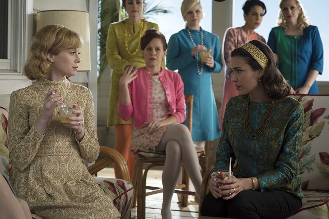 The Astronaut Wives Club - In the Blind - Filmfotos - Zoe Boyle, Odette Annable