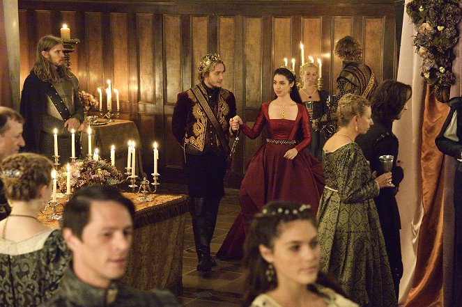 Reign - The Lamb and the Slaughter - Van film - Toby Regbo, Adelaide Kane