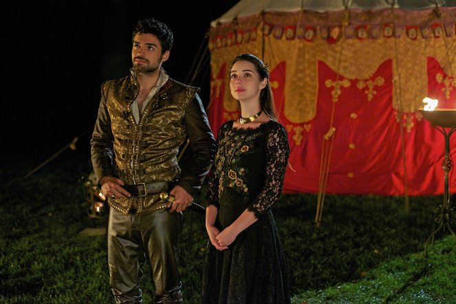 Reign - The Prince of the Blood - Photos - Sean Teale, Adelaide Kane