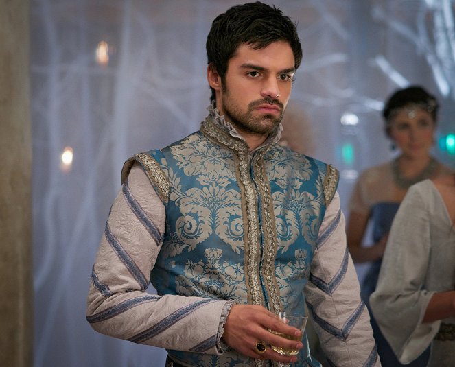 Reign - Banished - Photos - Sean Teale