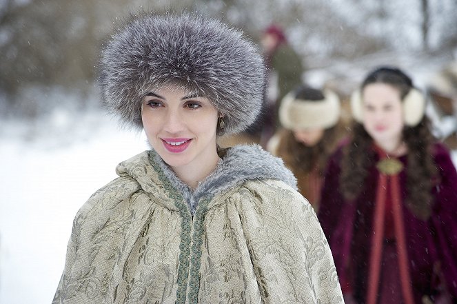 Reign - The End of Mourning - Photos - Adelaide Kane