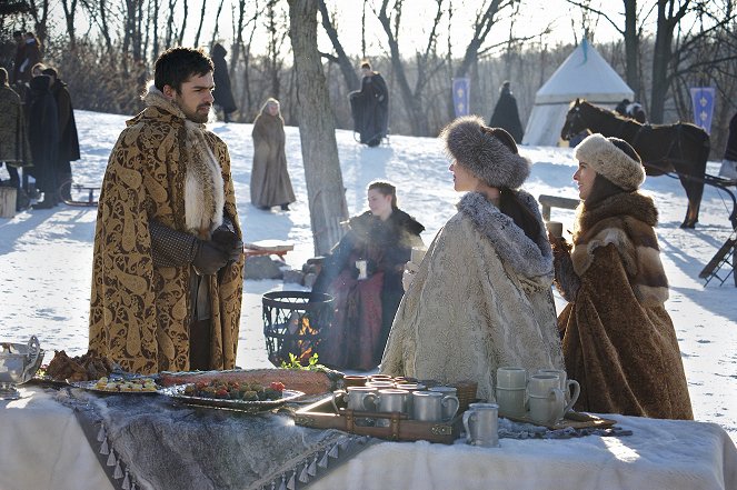 Reign - The End of Mourning - Photos - Sean Teale