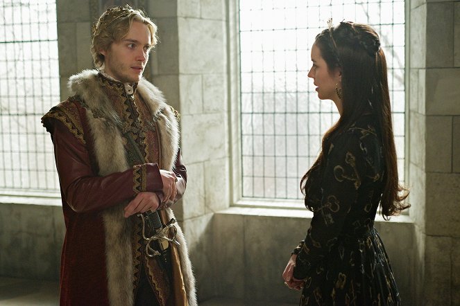 Reign - Season 2 - Tasting Revenge - Photos - Toby Regbo, Adelaide Kane