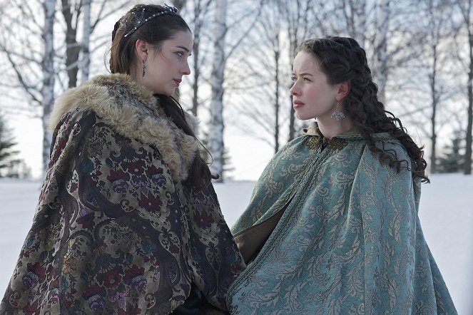 Reign - Tempting Fate - Photos - Adelaide Kane, Anna Popplewell
