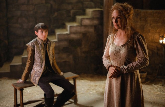 Reign - Season 3 - Betrothed - Photos - Megan Follows