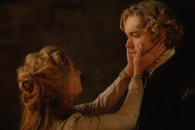 Reign - Betrothed - Photos - Toby Regbo