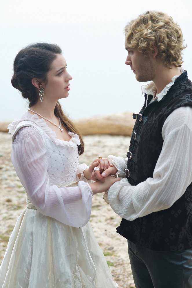 Reign - Season 3 - In a Clearing - Photos - Adelaide Kane, Toby Regbo